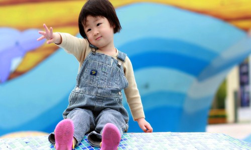 小孩脸上突然出现红血丝怎么回事网 - 为你提供小孩脸上一块一块白的是怎么回事、小孩脸上有小疙瘩是怎么回事